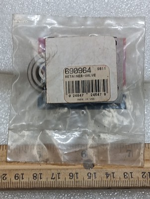 Briggs & Stratton 690964 Valve Retainer NOS Oem Nib 1 Qty 