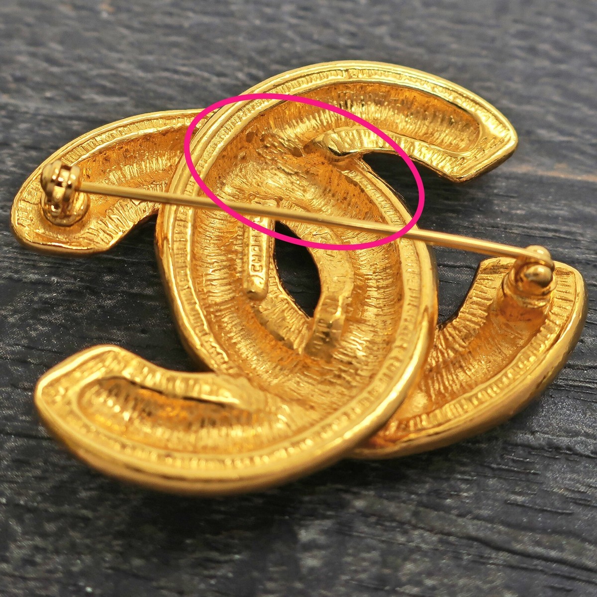 CHANEL Gold Plated CC Logos Matelasse Vintage Pin Brooch CHANEL Gold Plated CC Logos Matelasse Vintage Pin Brooch