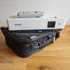 Epson EMP-1700 Tragbarer 3LCD-Projektor mit Fernbedienung.