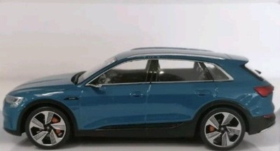 Audi e-tron Modellauto 1:43  Antiguablau Original Audi AG