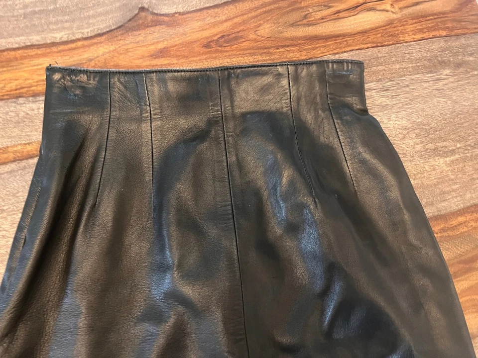 Falda lápiz de tiro alto de cuero vintage Blassport by Bill Blass talla 4, negra Foto 3 de 4