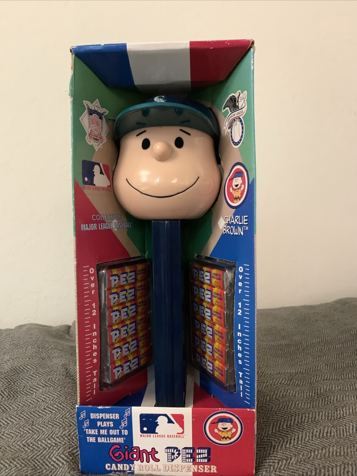 CHARLIE BROWN SEATTLE MARINERS BASEBALL MUSICAL GIANT PEZ DISPENSER - NEW IN BOX