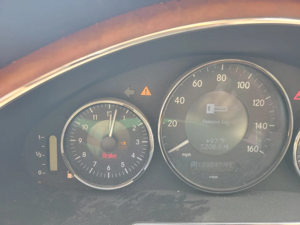 Cuadro de instrumentos odómetro velocímetro mercedes cls500 cls550 2005 a 2008 120 k Foto 2 de 4