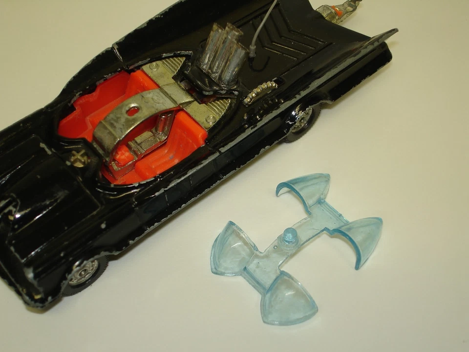 Corgi  267  BATMOBILE  BATMAN AND ROBIN windshield no need to take car apart - Image 2 of 4