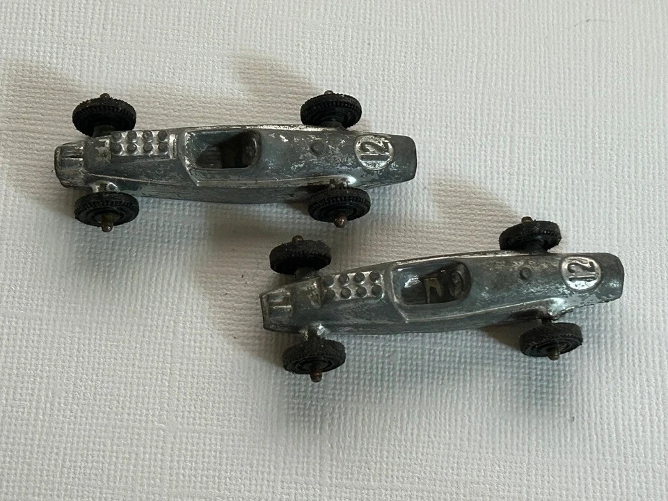 DOS coches de fórmula de carreras Indy de juguete Tootsie diecast vintage #12 Foto 2 de 4