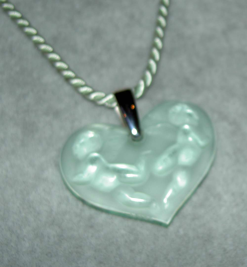 LALIQUE グリーンペンダント ラリック クリスタル クロスペンダント（グリーン）を買い取り