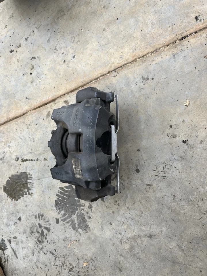 Pinza de freno de disco delantera izquierda Ford Fusion 2013-2020 OEM DG9C2B302AB Foto 2 de 4