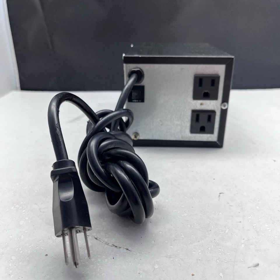 ONEAC PC240A-S2S Power Conditioner Max Output 120~2.0A With 4 Plugs D3 - Image 3 of 4