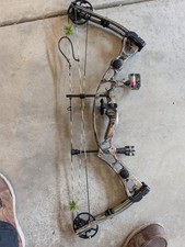 Hoyt Katera XT 500 Compound Bow 29"/70# - Includes Hoyt Quiver & Hard Case