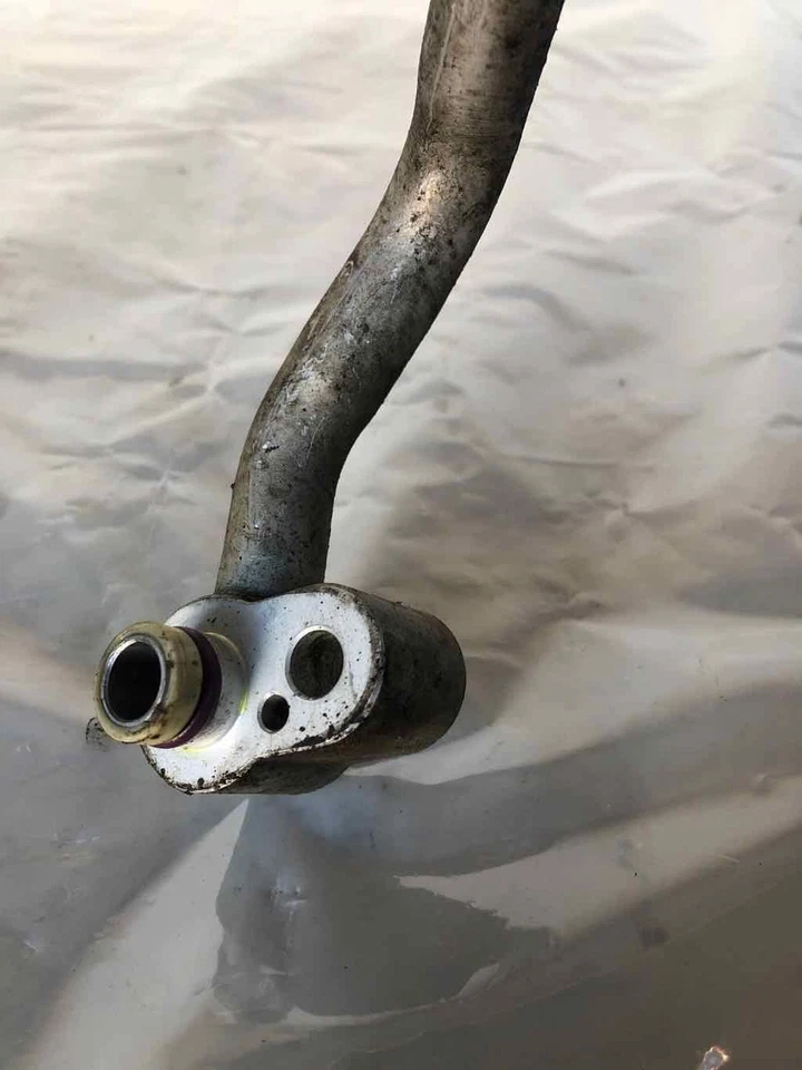 Manguera de descarga de refrigerante aire acondicionado VOLKSWAGEN PASSAT 2006-2008 Foto 2 de 4