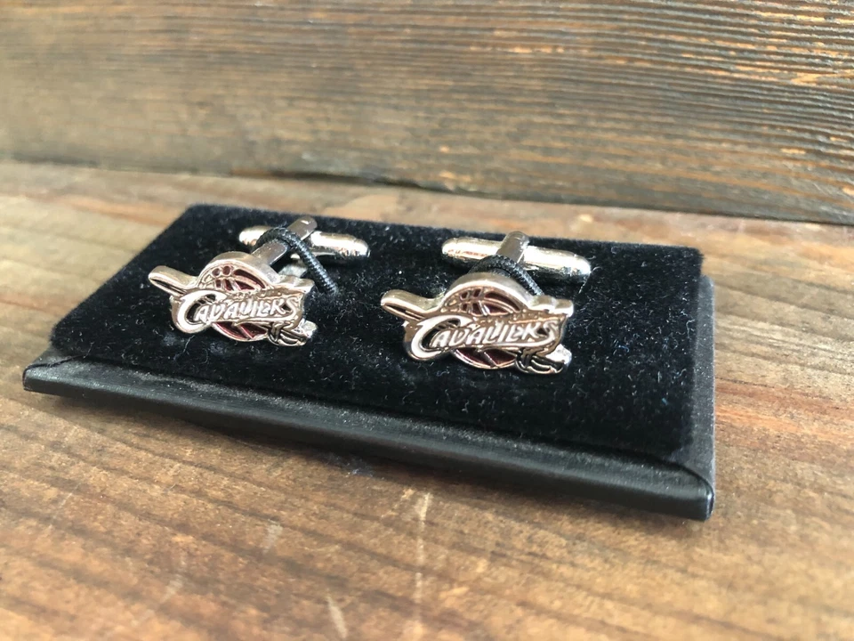 Nuevos Gemelos para Camisa Formal - CLEVELAND CAVALIERS Baloncesto Logo Gemelos Foto 2 de 4