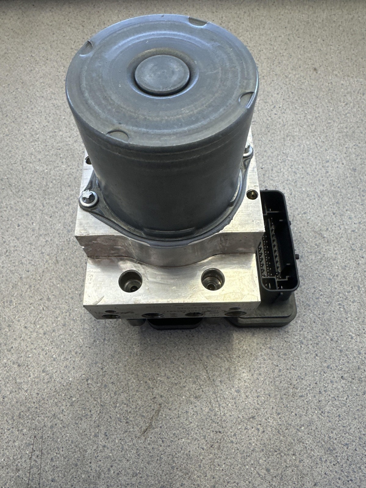 2012-2016 BMW 528i F10 ANTI-LOCK BRAKE ABS UNIT OEM 34516868335