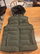 Warm Comfy and Perfect for Winter. Hood + Zip Pockets. Never Worn. Size Large