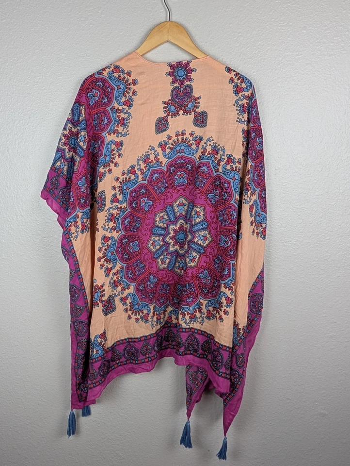 Theodora & Callum Frontal Abierto Impreso Ruana con Borlas Cubierta Coral 203 Foto 3 de 4