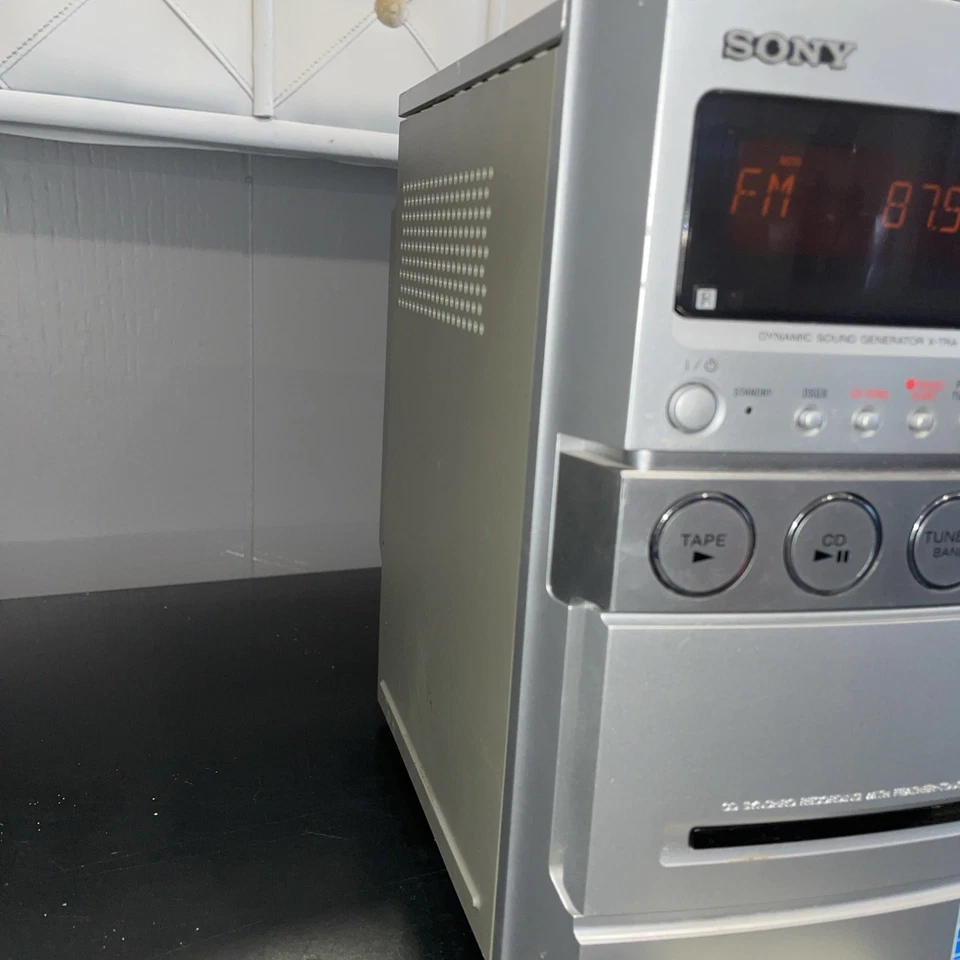 Sony CMT-NEZ3 CD Cassette AM FM Micro HiFi System, No Speakers No Remote TESTED - Image 2 of 4