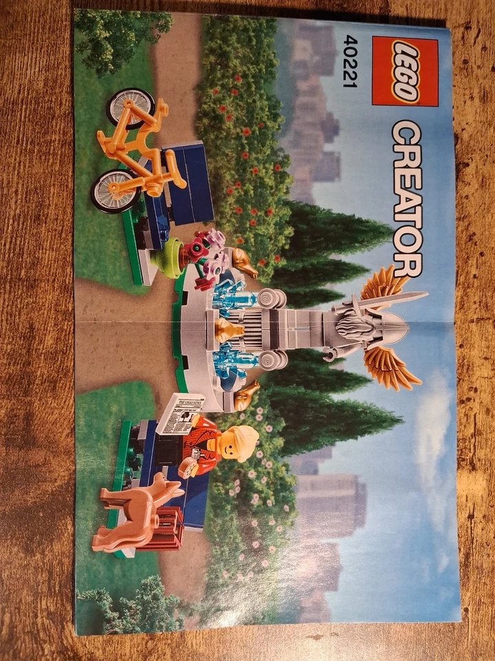 LEGO Creator 40221 Fountain, photo 2 of 2