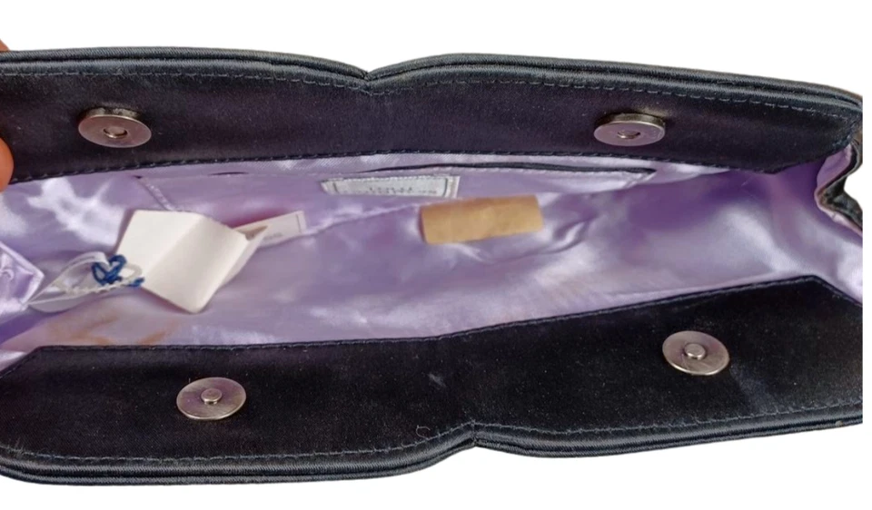 Bolso de Mano LuLu Guinness Estilo Número 939-108-010 Perón Negro Satinado con Etiquetas Foto 4 de 4