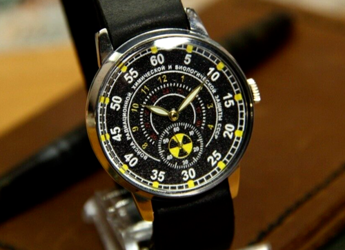 Men's Wrist Watch Pobeda Radiation troops Mechanical watch Soviet watch USSR - Afbeelding 1 van 12