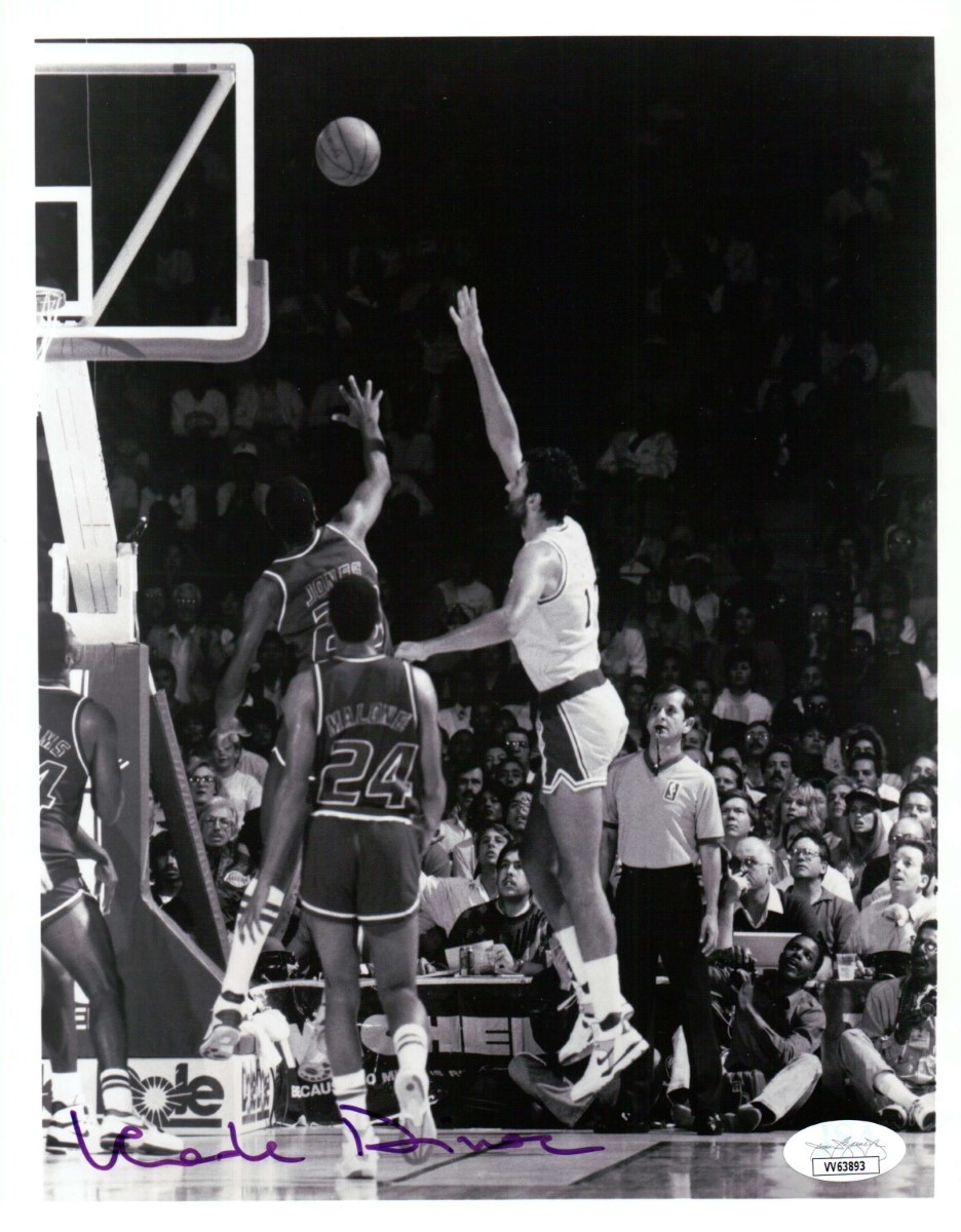 Vlade Divac Autographed Signed Los Angeles Lakers 8X10 Photo JSA VV63893 