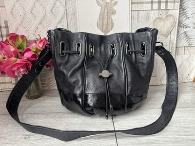 Schöne MIMCO COCOON LEDERTASCHE IN SCHWARZ