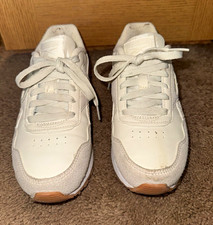 Reebok Women s Classic Leather Low Top Lace-U...