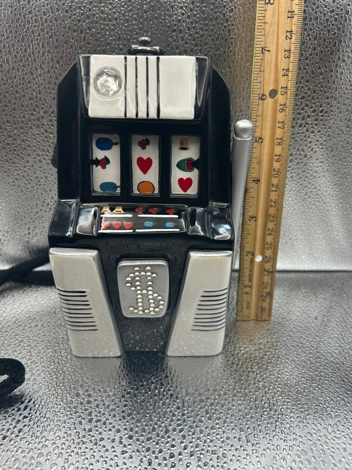 Máquina tragamonedas Timmy Woods Beverly Hills blanco y negro bolsa de madera de acacia hecha a mano Foto 2 de 4