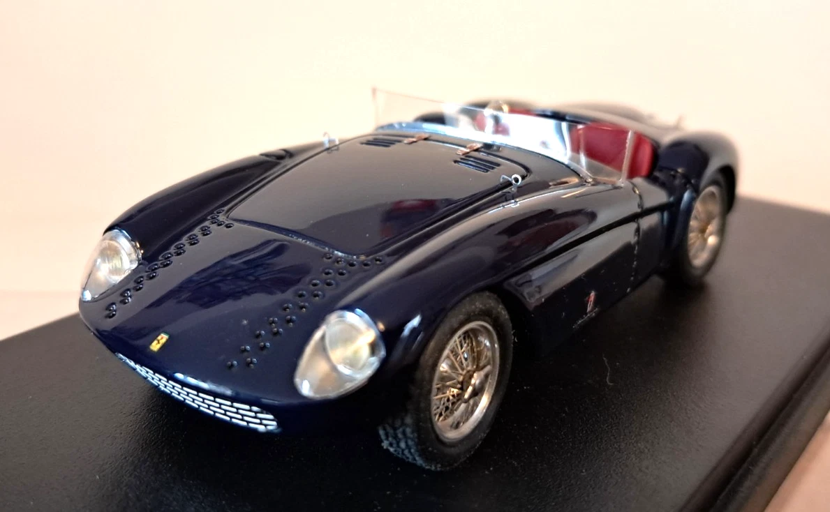 Miniature Ferrari Pur-Sang 1:43 Par Looksmart – Argent, Modélisme Statique Avec Garage