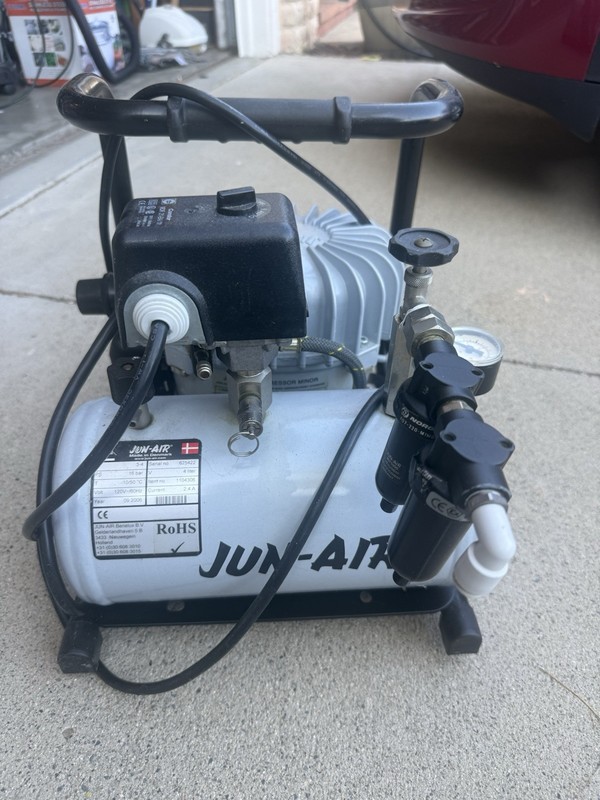 JUN-AIR 6-25 Portable Piston Air Compressor 120V 4L Steel Tank Gauge