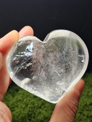 Natürlicher klarer Quarz Herz Schnitzerei Kristall Regenbogen Einschlüsse Heilung Geschenk 153g