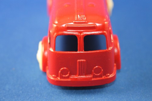 Plasticville - O-O27 - Vehicles - #45987 - 1 Custom Paint Red Bus - Excellent - Picture 6 of 7
