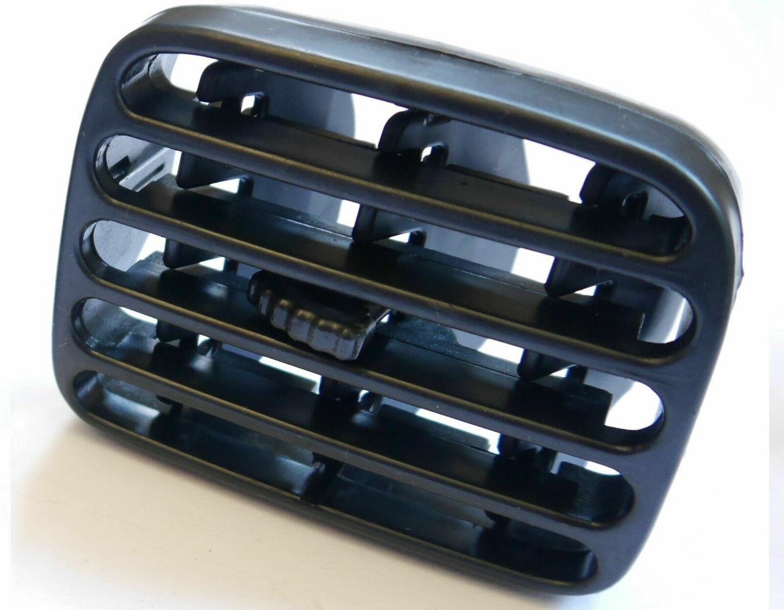 Grille ventilation centrale Clio II brisée ? Remplacez ce panneau noir facilement