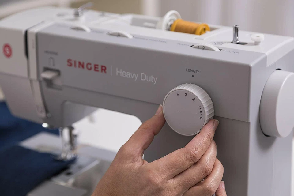 Singer Heavy Duty 4411 Sewing Machine with 11 Built-in Stitches, Metal Frame  - Image 3 of 4