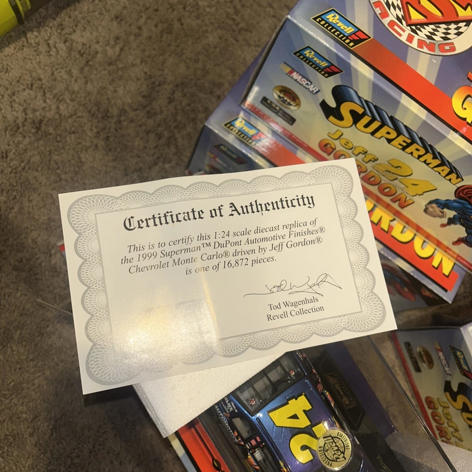 Action #24 Dupont Superman Jeff Gordon 1999 Chevy Monte Carlo 1/24 - Imagem 4 de 4