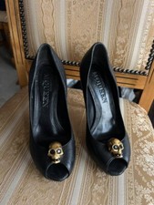 ALEXANDER MCQUEEN BLACK LEATHER GOLD SKULL PUMP HEELS 266215 EU 37 WOMENS LADIES