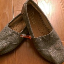  NEW Tom's gray silver flats