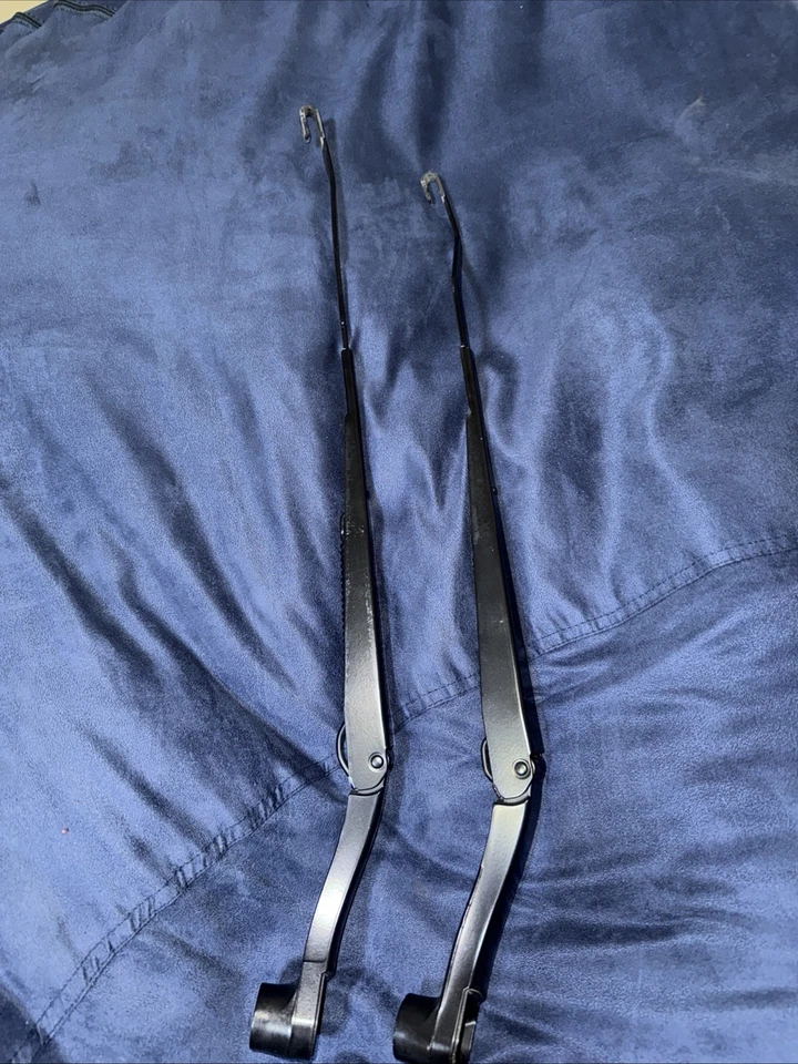 Juego de brazo limpiaparabrisas delantero Cadillac Escalade ESV OE 2015-2020 (DERECHA Y DERECHA) Foto 3 de 4