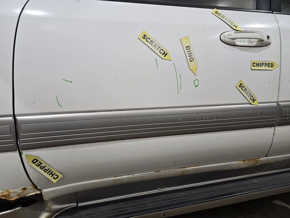 Driver Front Door 8 Cylinder With Moulding Fits 98-02 LAND CRUISER 640093 Foto 3 de 4