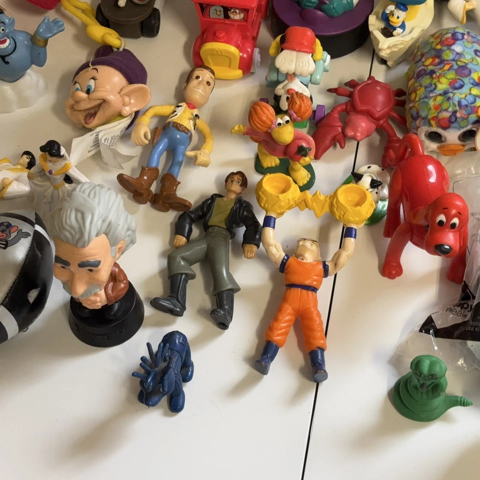 Huge Vintage To Modern Toy Lot 81 Mix Clifford Aladdin Pocahontas Fred Flinstone - Image 3 of 4