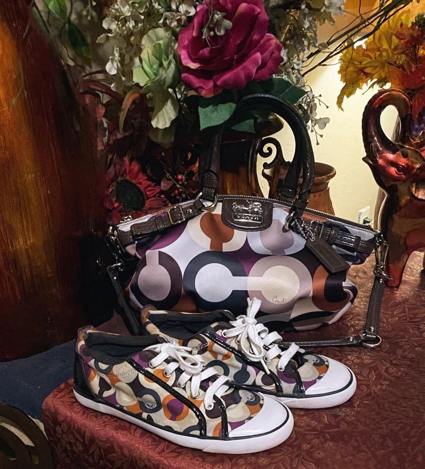 Beautiful Coach 18636 Madison OP ART Sophia Handbag And Matching Shoes 8.5 - Image 2 of 4