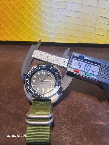 Orologio subacqueo nero 'Willard' Nh35 (Seiko TMI) movimento automatico cinturino NATO 200m WR - Foto 12 di 14
