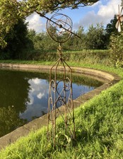 RUSTY METAL GARDEN ARMILLARY STYLE TOPIARY OBELISK STAKE PLANT SUPPORT ORNAMENT