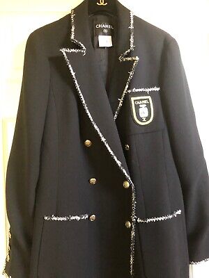 Chanel Pre-owned 2005 Coat of Arms Double-Breasted Tweed Coat - Black