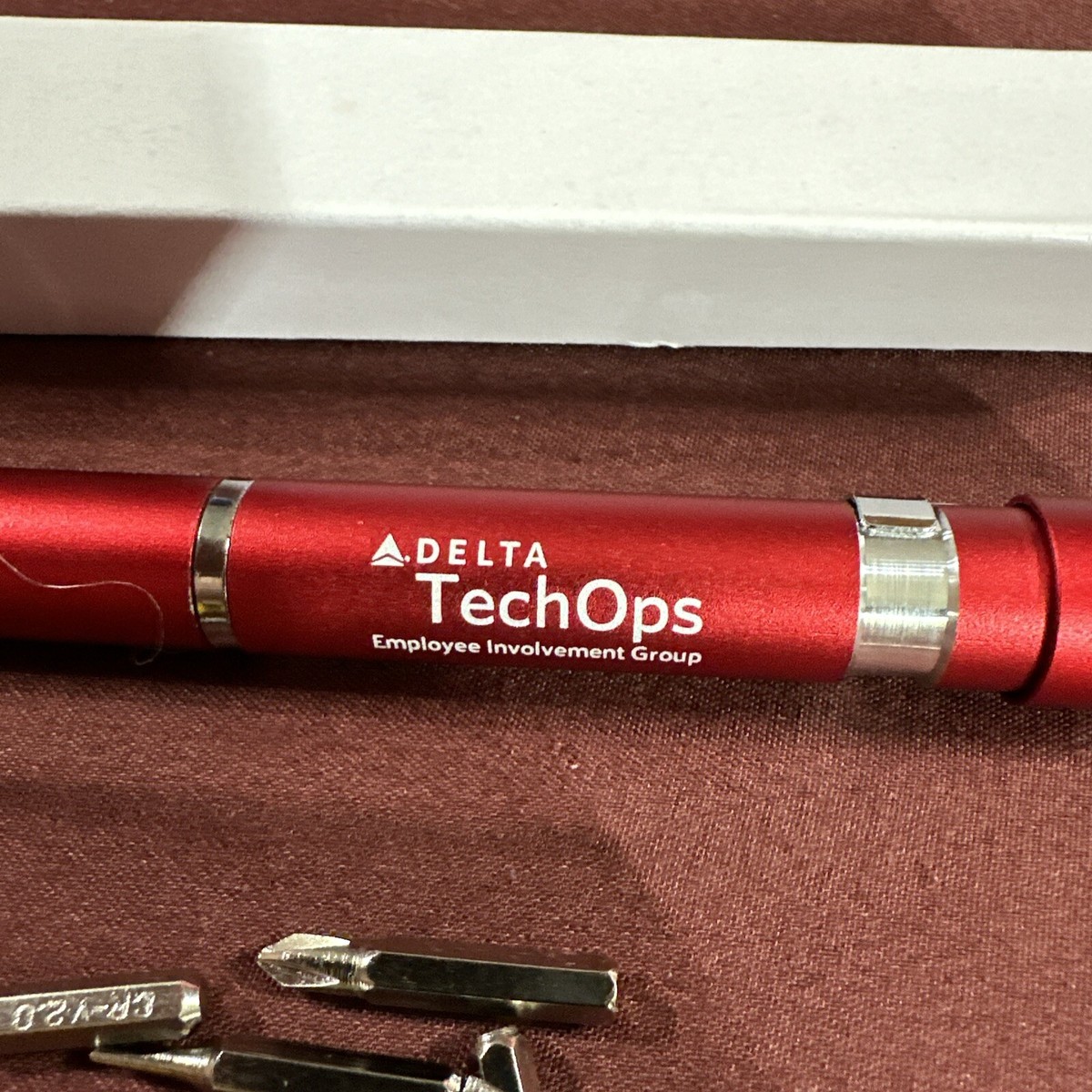 ポケットトランプ　Red Delta Tech Ops Red Pocket Lighted Screwdriver With Bits | eBay