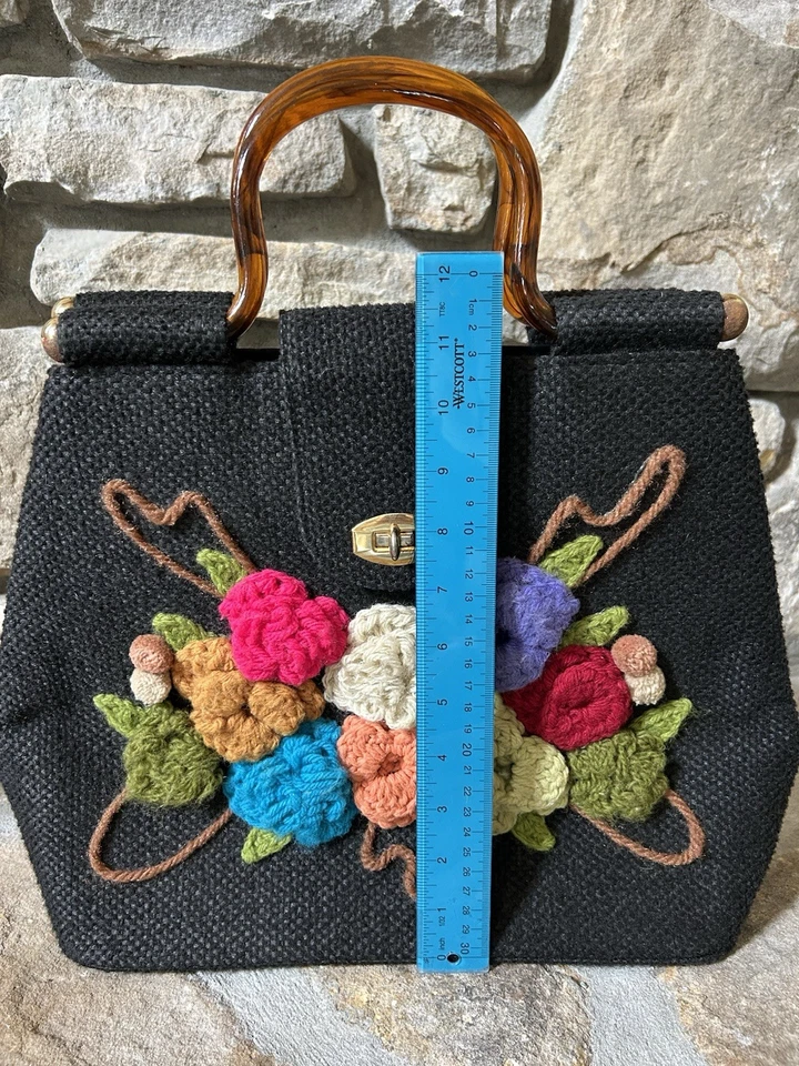 Bolso de mano boho vintage años 60, flores de ganchillo, arpillera negra, JR Florida, baquelita Foto 4 de 4
