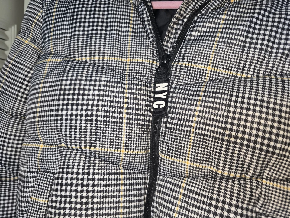 Chaqueta acolchada con capucha desmontable marca H&M niñas jóvenes talla 12-13Y Foto 2 de 4