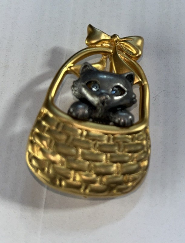 Vintage Danecraft Gold Tone Pewter Cat in a Basket Pin With Blue Rhinestone Eyes