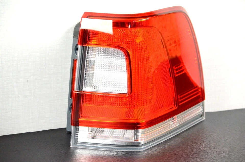 ¡Perfecto! ¡Genuino! Lincoln Navigator 2015-2017 luz trasera exterior LED derecha OEM Foto 4 de 4