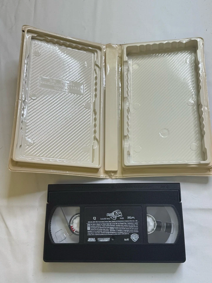 SPACE JAM VHS #16400 Michael Jordan Bugs Bunny Bill Murray Danny DeVito 1997 - Image 3 of 4