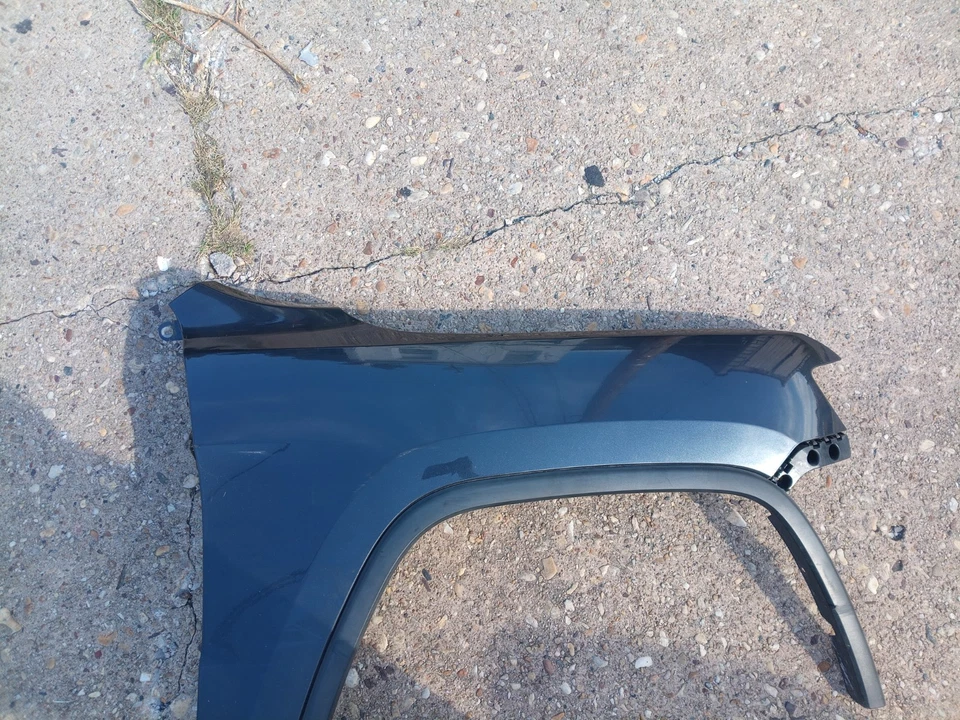 2011-2022 Jeep Grand Cherokee Limited Passenger (R) Fender w Molding #55369596AG - Image 2 of 4