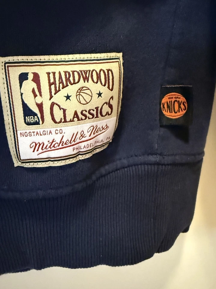 New York Knicks Crewneck Mitchell & Ness Long Sleeve Tshirt Mens Size M - Image 3 of 4